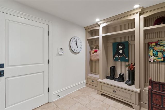 70 W Brookhaven Drive NE, Atlanta, GA 30319