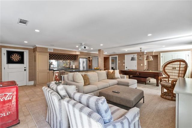 70 W Brookhaven Drive NE, Atlanta, GA 30319