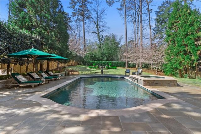 70 W Brookhaven Drive NE, Atlanta, GA 30319