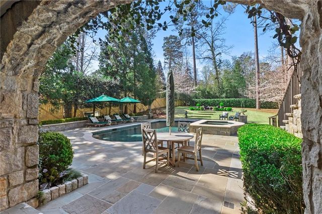 70 W Brookhaven Drive NE, Atlanta, GA 30319