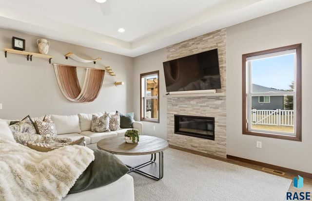 3619 S Infield Ave Avenue, Sioux Falls, SD 57110