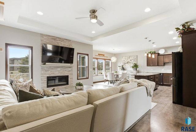 3619 S Infield Ave Avenue, Sioux Falls, SD 57110