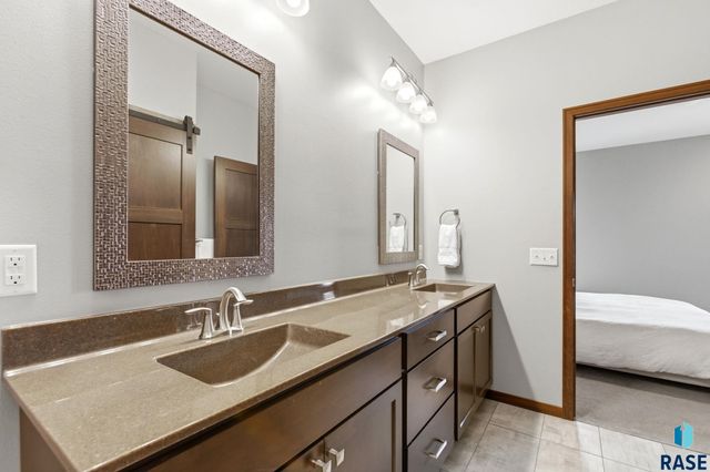 3619 S Infield Ave Avenue, Sioux Falls, SD 57110