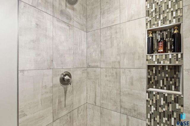 3619 S Infield Ave Avenue, Sioux Falls, SD 57110