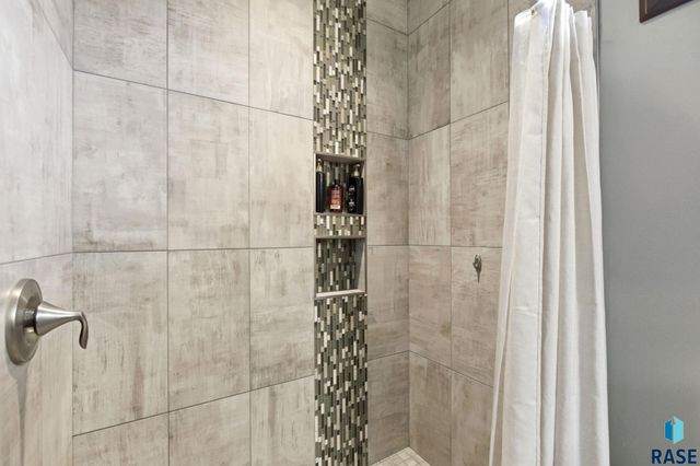 3619 S Infield Ave Avenue, Sioux Falls, SD 57110