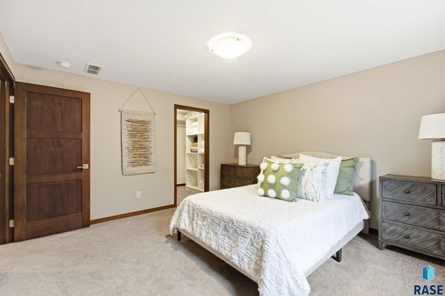 3619 S Infield Ave Avenue, Sioux Falls, SD 57110