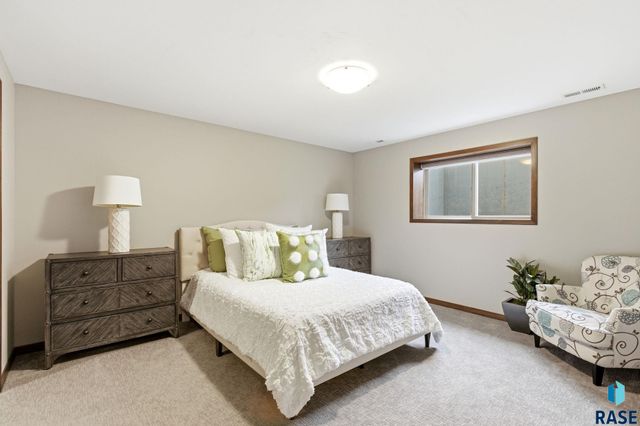 3619 S Infield Ave Avenue, Sioux Falls, SD 57110