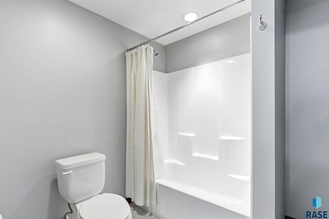 3619 S Infield Ave Avenue, Sioux Falls, SD 57110