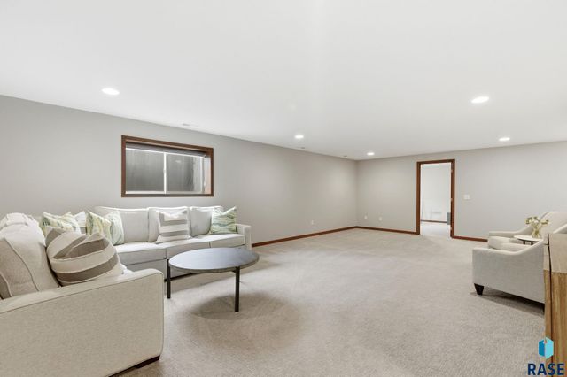 3619 S Infield Ave Avenue, Sioux Falls, SD 57110