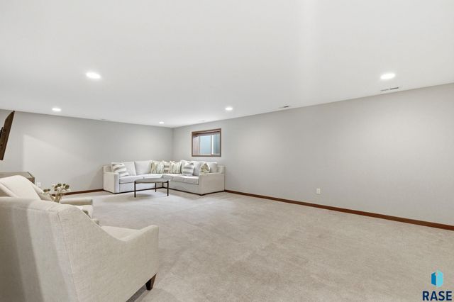 3619 S Infield Ave Avenue, Sioux Falls, SD 57110