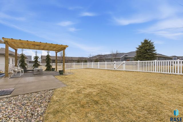 3619 S Infield Ave Avenue, Sioux Falls, SD 57110