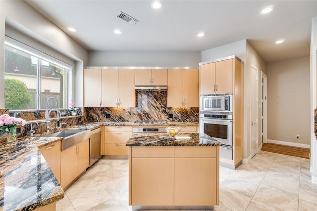 42 Masland Circle, Dallas, TX 75230