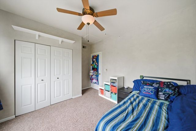 150 S Waters Edge Drive F, Glendale Heights, IL 60139