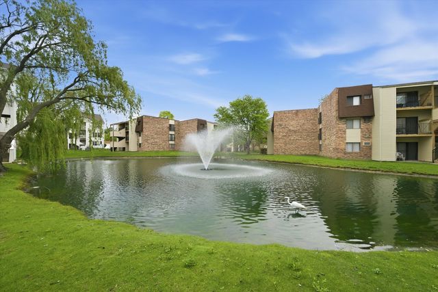 150 S Waters Edge Drive F, Glendale Heights, IL 60139