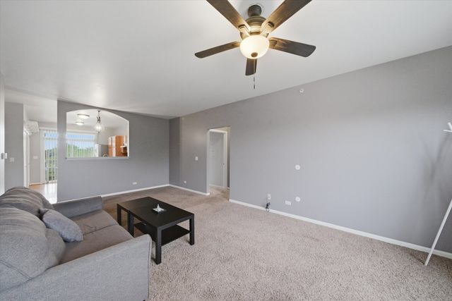 150 S Waters Edge Drive F, Glendale Heights, IL 60139