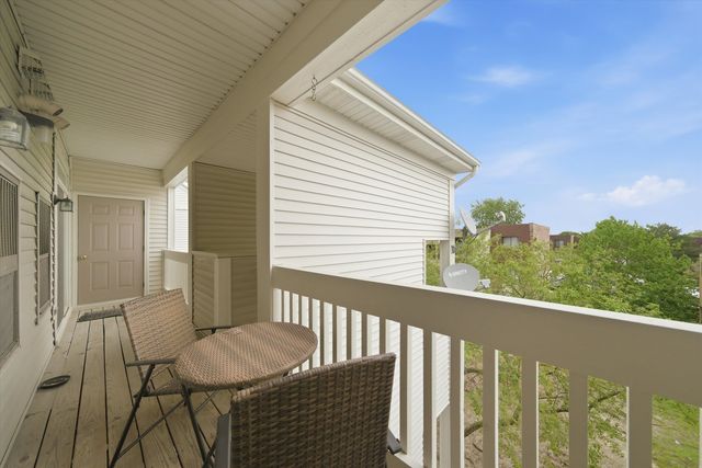 150 S Waters Edge Drive F, Glendale Heights, IL 60139