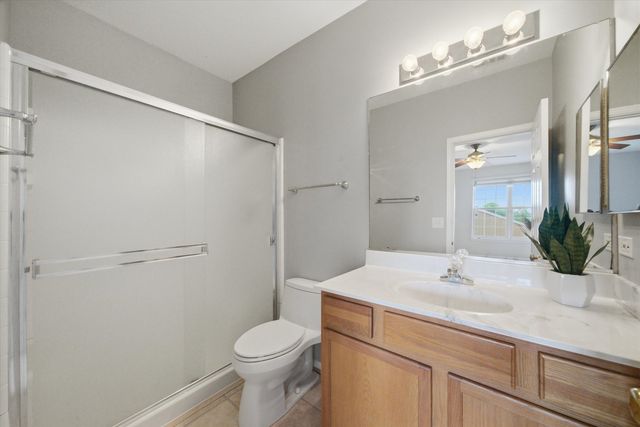 150 S Waters Edge Drive F, Glendale Heights, IL 60139