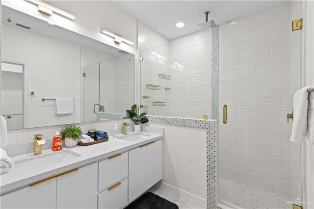 6105 N Pedaso Del Sol Street, Edinburg, TX 78542