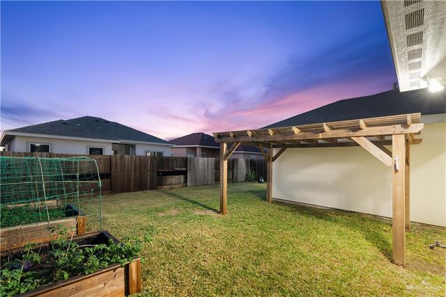 6105 N Pedaso Del Sol Street, Edinburg, TX 78542