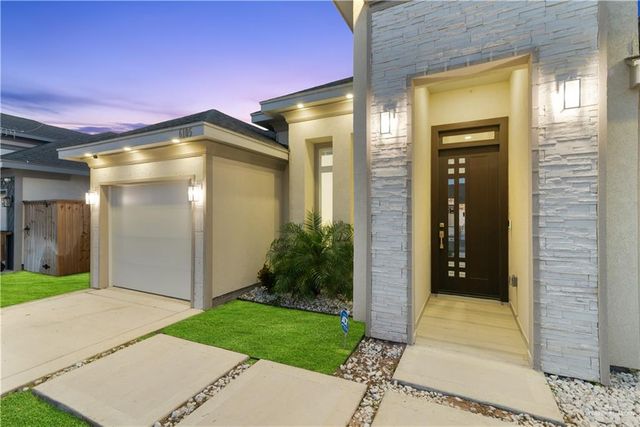 6105 N Pedaso Del Sol Street, Edinburg, TX 78542