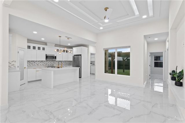 6105 N Pedaso Del Sol Street, Edinburg, TX 78542