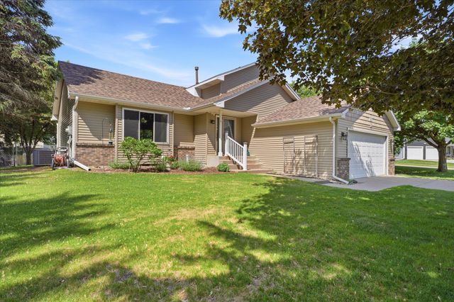 8420 Timberwood Court, Woodbury, MN 55125