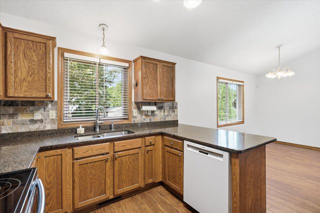 8420 Timberwood Court, Woodbury, MN 55125