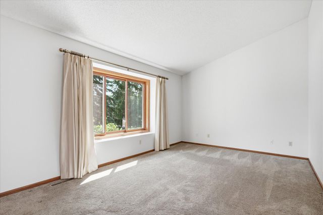 8420 Timberwood Court, Woodbury, MN 55125