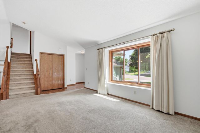 8420 Timberwood Court, Woodbury, MN 55125
