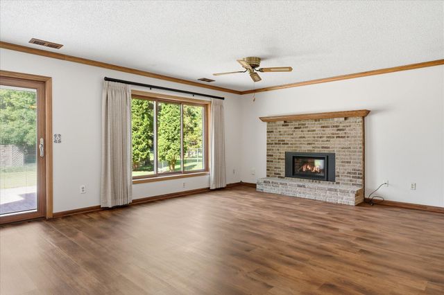 8420 Timberwood Court, Woodbury, MN 55125