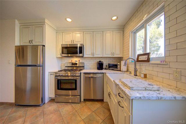 1595 N Central Avenue 30, Valley Stream, NY 11580