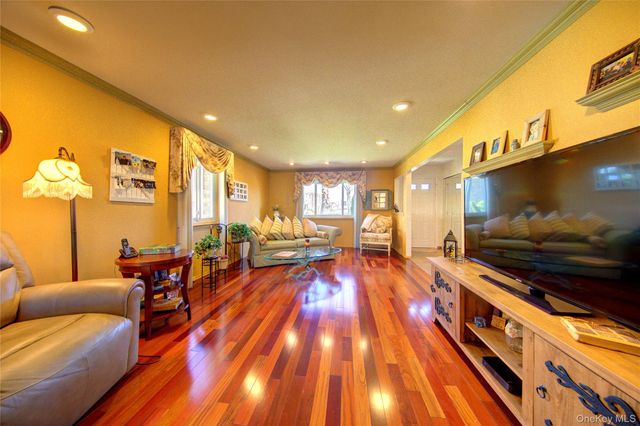 1595 N Central Avenue 30, Valley Stream, NY 11580