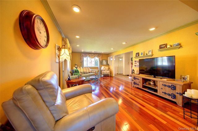 1595 N Central Avenue 30, Valley Stream, NY 11580
