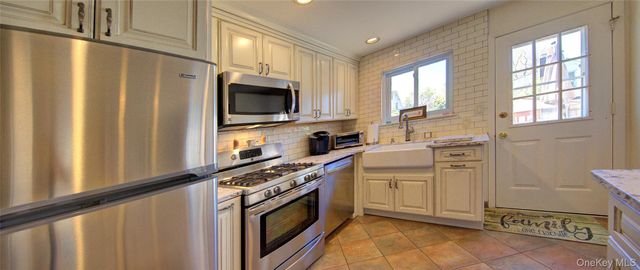 1595 N Central Avenue 30, Valley Stream, NY 11580