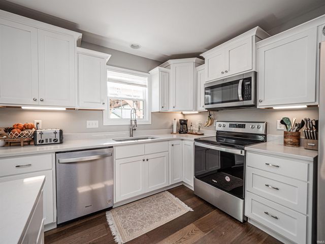 1420 Hills Drive, Evansville, IN 47720