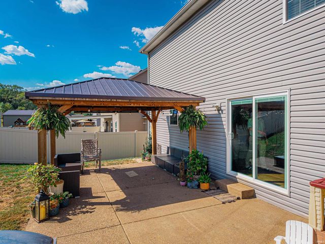 1420 Hills Drive, Evansville, IN 47720