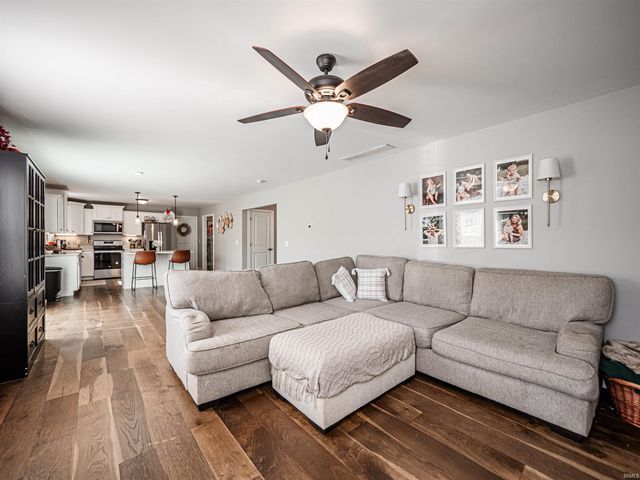 1420 Hills Drive, Evansville, IN 47720