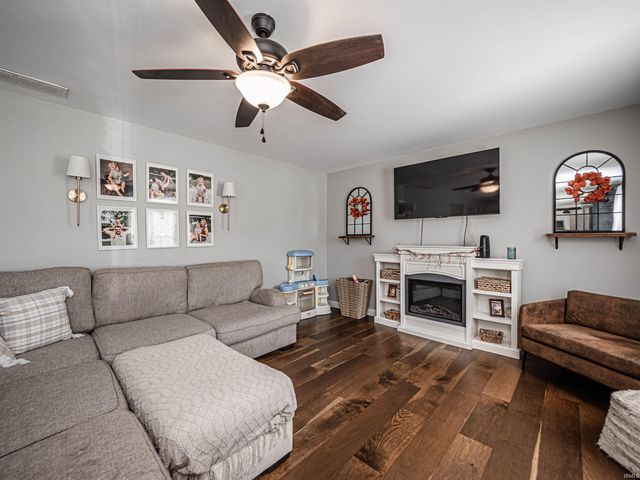 1420 Hills Drive, Evansville, IN 47720