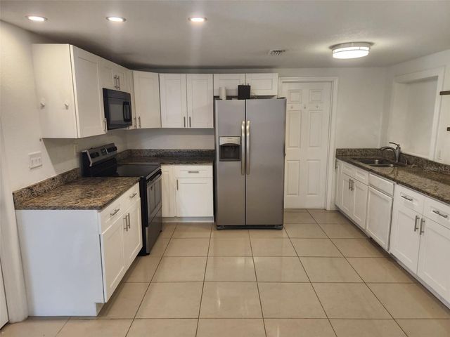 8518 WOODLAKE DRIVE, Tampa, FL 33615