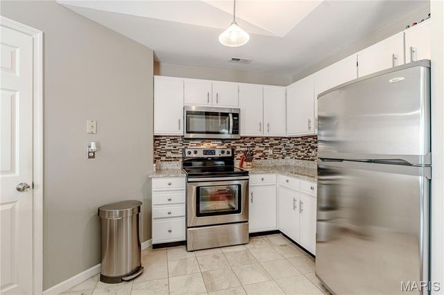 1332 Highland Oaks Drive D, Ballwin, MO 63021