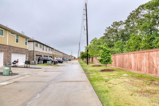 12675 Taymouth Manor Drive, Humble, TX 77346