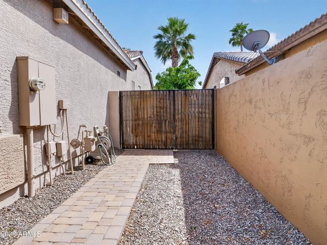 2131 W MULBERRY Drive, Chandler, AZ 85286