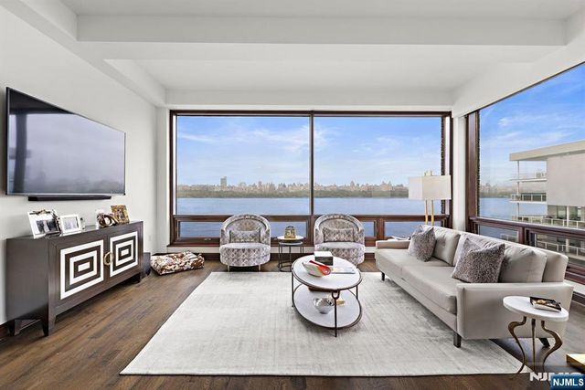 9 Somerset Lane 501, Edgewater, NJ 07020