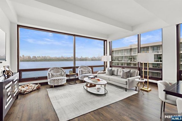 9 Somerset Lane 501, Edgewater, NJ 07020