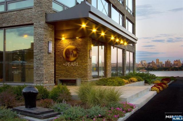 9 Somerset Lane 501, Edgewater, NJ 07020