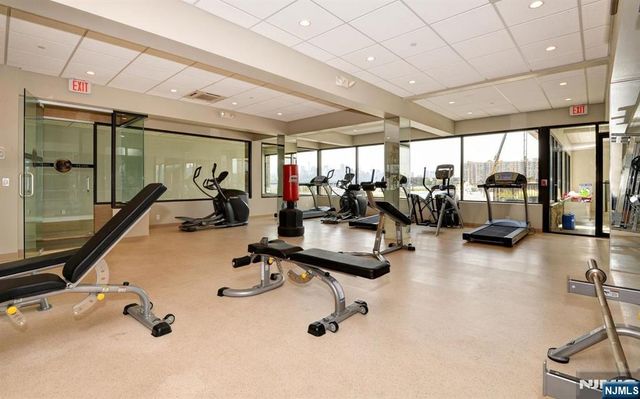 9 Somerset Lane 501, Edgewater, NJ 07020