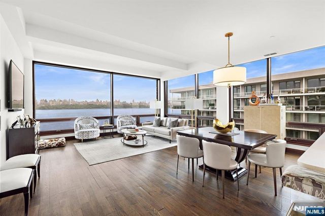 9 Somerset Lane 501, Edgewater, NJ 07020