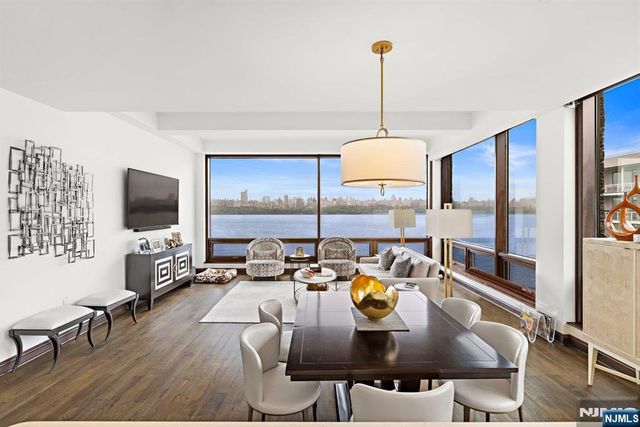 9 Somerset Lane 501, Edgewater, NJ 07020