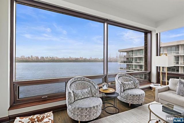 9 Somerset Lane 501, Edgewater, NJ 07020