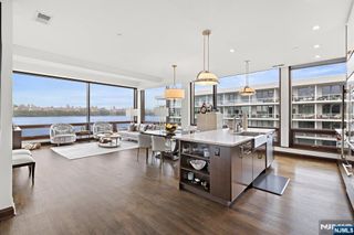 9 Somerset Lane 501, Edgewater, NJ 07020